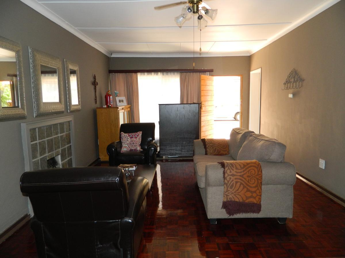 Guest House Gabby Klerksdorp Exterior photo