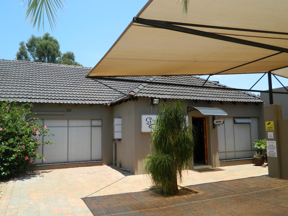 Guest House Gabby Klerksdorp Exterior photo